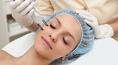 Procédure de rajeunissement fractionné de la peau du visage.