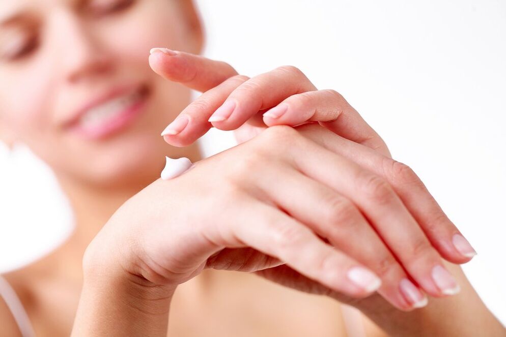 crème de rajeunissement de la peau des mains