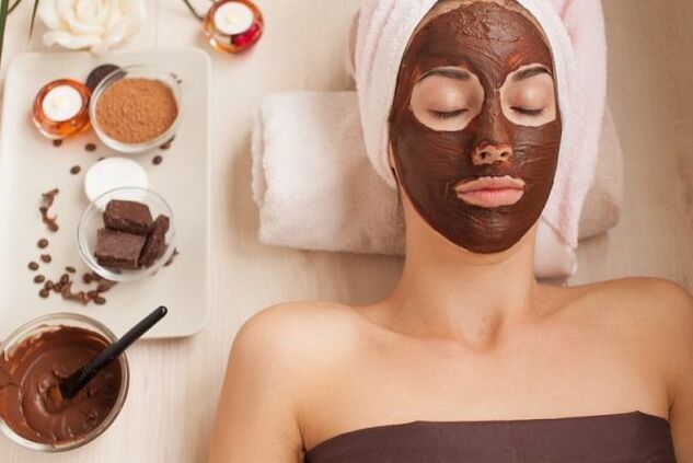 Masque au chocolat noir pour une peau lisse et veloutée