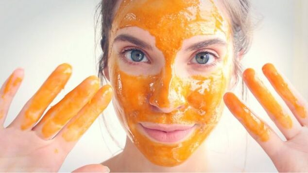 Masque à base de miel qui rajeunit et nourrit la peau du visage