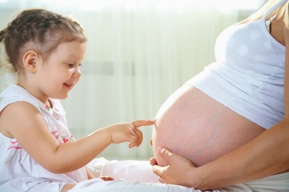 La procédure de lifting plasma est contre-indiquée pour les femmes enceintes. 