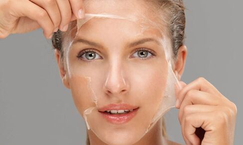 Le peeling profond améliore les processus de régénération de la peau et la rajeunit. 