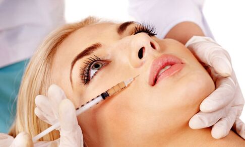 Les procédures d'injection aident à rajeunir et à améliorer le teint de la peau. 